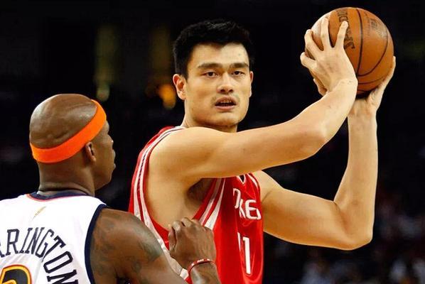 最强NBA姚明——属性能力详解（探究姚明在NBA游戏中的技能属性以及进攻和防守能力）